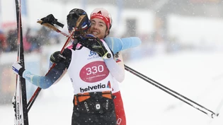 Zu früh gefreut: Die vermeintlich zweitplatzierte Giuliana Werro gratuliert der Französin Maelle Veyre zum später aberkannten Sieg am Engadin Skimarathon. Zu früh gefreut: Die vermeintlich zweitplatzierte Giuliana Werro gratuliert der Französin Maelle Veyre zum später aberkannten Sieg am Engadin Skimarathon.