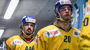 An der WM sind sie Gegner: Normalerweise gehen Matej Stransky (links) und Michael Fora – hier am Spengler Cup 2022 – gemeinsam für den HC Davos aufs Eis. An der WM sind sie Gegner: Normalerweise gehen Matej Stransky (links) und Michael Fora – hier am Spengler Cup 2022 – gemeinsam für den HC Davos aufs Eis.