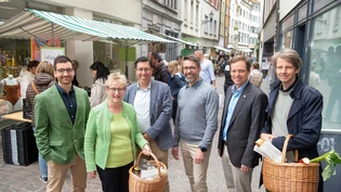 Wahlkampf geht in die heisse Phase: Simon Gredig, Sandra Maissen, Hans Martin Meuli, Hanspeter Hunger, Patrik Degiacomi und Johannes Meyer (von links) wollen in den Churer Stadtrat einziehen. Wahlkampf geht in die heisse Phase: Simon Gredig, Sandra Maissen, Hans Martin Meuli, Hanspeter Hunger, Patrik Degiacomi und Johannes Meyer (von links) wollen in den Churer Stadtrat einziehen.