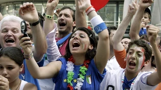 Grosse Fussballparty: Nicht nur die Anhängerinnen und Anhänger von Weltmeister Italien sind 2006 bestens gelaunt. Grosse Fussballparty: Nicht nur die Anhängerinnen und Anhänger von Weltmeister Italien sind 2006 bestens gelaunt.