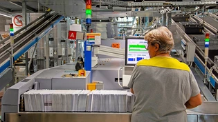 Zwischenstation Zürich: Briefpost aus Graubünden wird im Briefzentrum Mülligen sortiert.