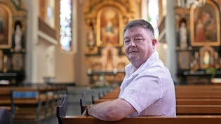 Der Priester aus Oberbayern: Seit Anfang 2023 ist Josef-Michael Karber Pfarrer in Oberurnen – bisher als stiller Schaffer; zuvor hatte er aber in der Stadtzürcher Pfarrei Liebfrauen für Schlagzeilen gesorgt. Der Priester aus Oberbayern: Seit Anfang 2023 ist Josef-Michael Karber Pfarrer in Oberurnen – bisher als stiller Schaffer; zuvor hatte er aber in der Stadtzürcher Pfarrei Liebfrauen für Schlagzeilen gesorgt.