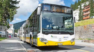 Probleme mit der Batteriekapazität: Die zur Anschaffung vorgesehenen Elektro-Gelenkbusse sollten auf der längsten VBD-Strecke zwischen Davos Laret und Davos Glaris verkehren.