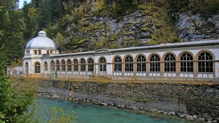 Von Weitem ist der Verfall des 1874 errichteten und seit 30 Jahren geschlossenen noch nicht erkennbar. Von Weitem ist der Verfall des 1874 errichteten und seit 30 Jahren geschlossenen noch nicht erkennbar.