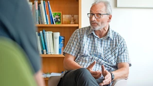 Klarer Gegner der Sterbehilfe: Psychotherapeut Raimund Klesse bezieht Stellung zu ethisch schwierigen Themen wie dem assistierten Suizid. 