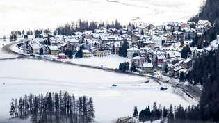 Mehr Interesse: Das Oberengadin – im Bild Silvaplana – steht laut den Suchanfragen für Ferien im bevorstehenden Winter hoch im Kurs.