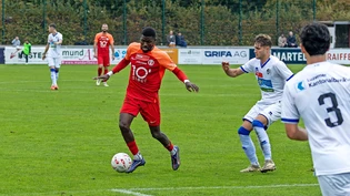 Schwierige Zeit: Der FC Rapperswil-Jona und Eric Tia sind mittlerweile seit drei Spielen ohne Sieg und rutschen in der Tabelle ab.