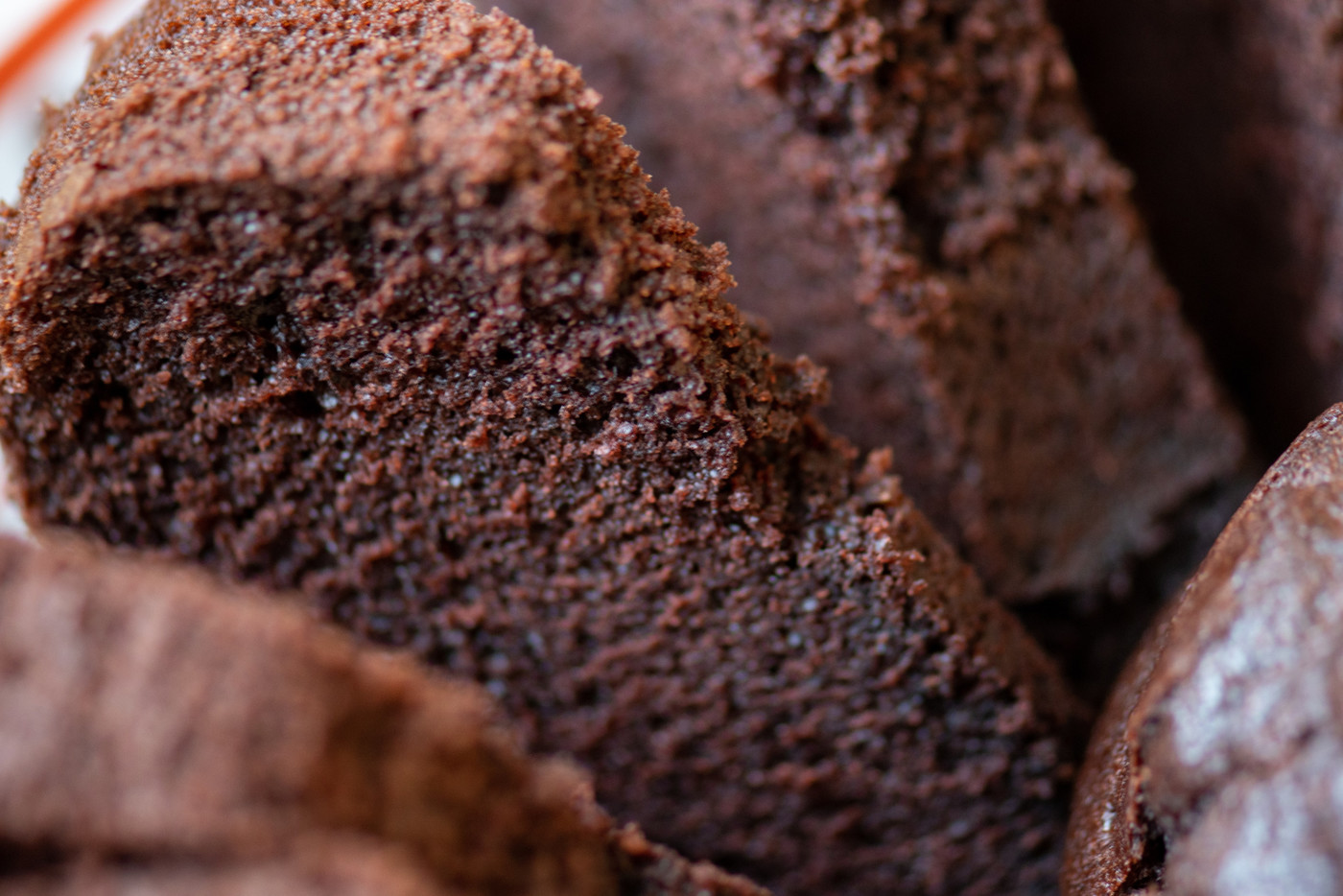 Fluffig: In einem Kuchen kann die restliche Schokolade verwertet werden.