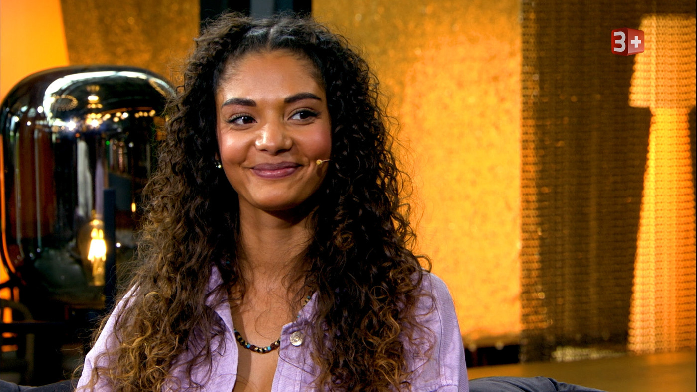 Zufrieden: In der Wiedersehensfolge wird die neue Liebe der 25-jährigen Yara Buol bekannt. Die Bachelorette aus Graubünden freut sich.