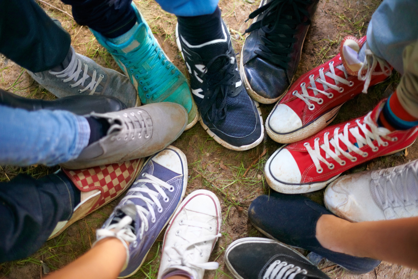 Bequemlichkeit gefragt: Schuhe für Open Airs sollten gut passen und euch nicht zu schade sein, da sie schnell dreckig werden.