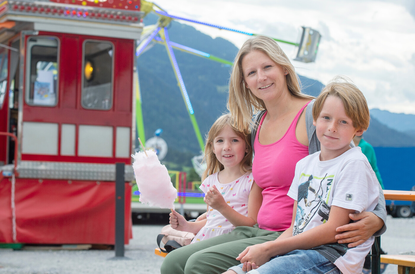 Der Lunapark ist wieder da: Gross und Klein freuen sich über die Attraktionen der Chilbi auf der Oberen Au Chur.