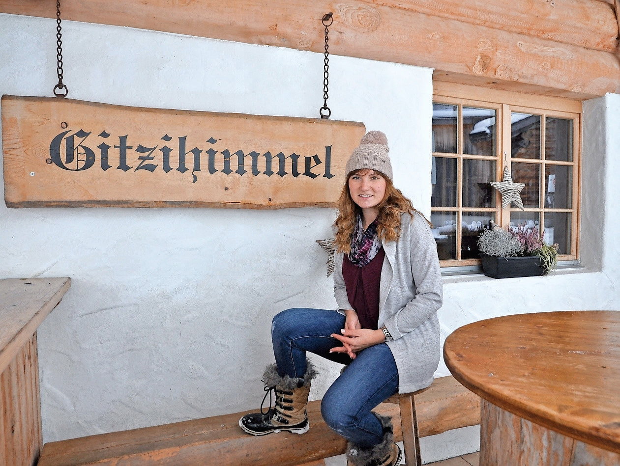 Im «Gitzihimmel» in Elm wird während der Fussball-EM mit der Schweizer Nati mitgefiebert. Barbetreiberin Helen Rhyner wird von Freitag bis Sonntag die EM-Spiele auf Grossleinwand zeigen.