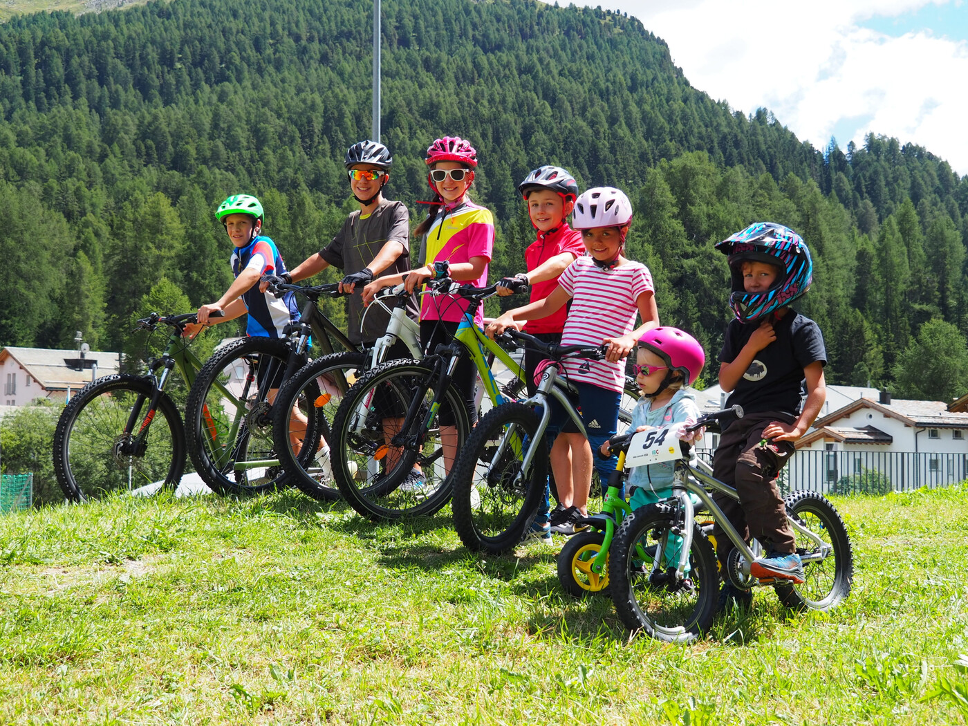 Kids Bike Race: Die Kinder werden für das Rennen in verschiedene Kategorien eingeteilt. 
