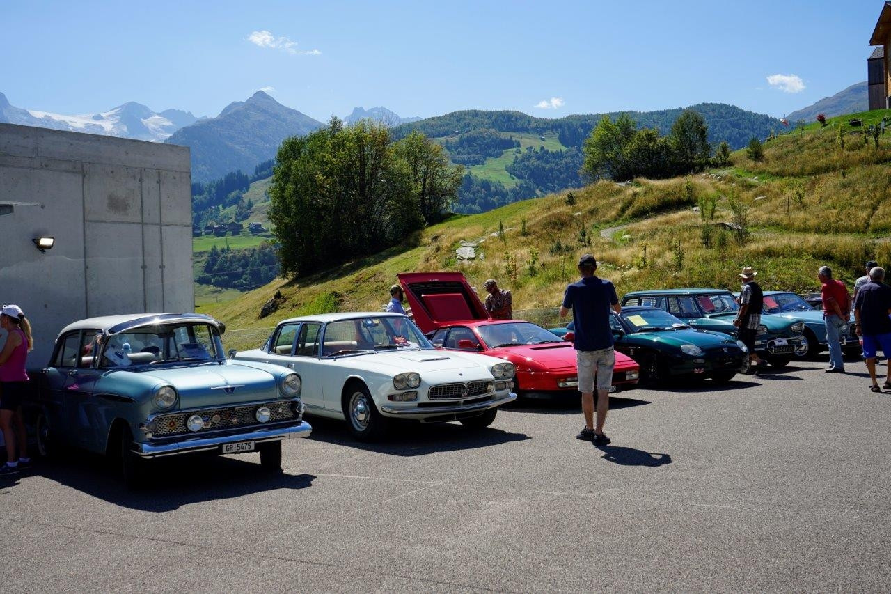 Spontan könnt ihr dabei sein: Fahrzeuge bis Jahrgang 2000 werden am Oldtimer-Treff in Disentis präsentiert.