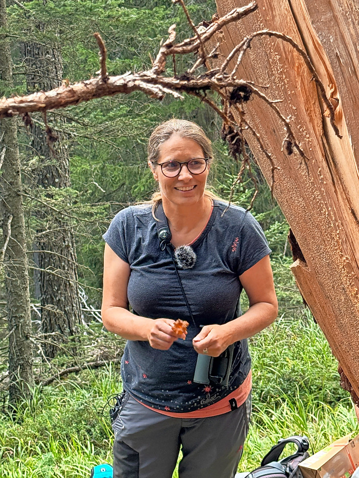 Sonja Wipf machte auf die vielen Bewohner des Totholzes, wie diesen Pilz, aufmerksam.