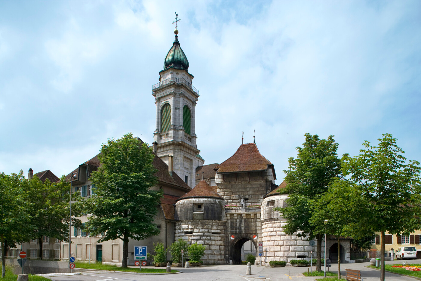 Elf Kirchen und Kapellen: Das Baseltor mit dem Turm der St. Ursenkathedrale in Solothurn hat ebenfalls eine enge Verbindung mit der Zahl 11.